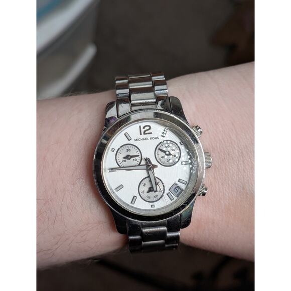 Michael Kors Runway Silver Dial Silver Steel Strap Watch for Women - MK5428 - Picture 4 of 4